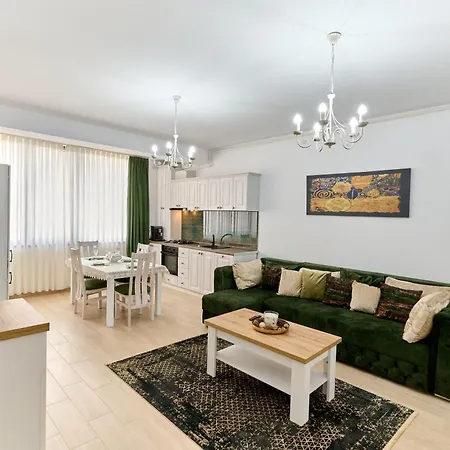 Emerald Frontsea Apartment *